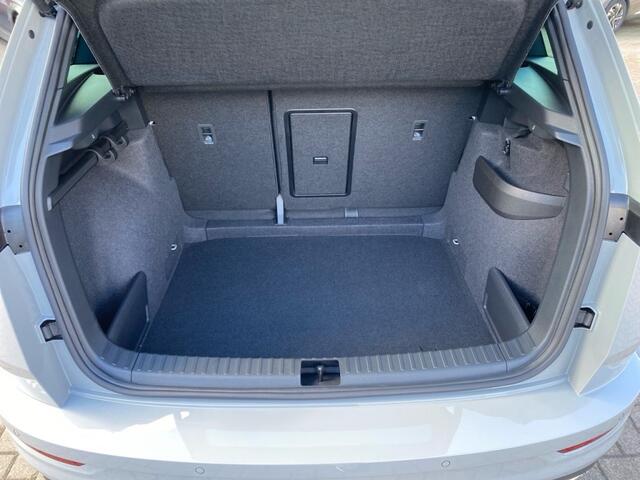 Skoda Karoq 1.5 TSI DSG SPORTLINE PANO-DAK/TREKHAAK/CAMERA/CARPLAY/ACC/STOELVERW