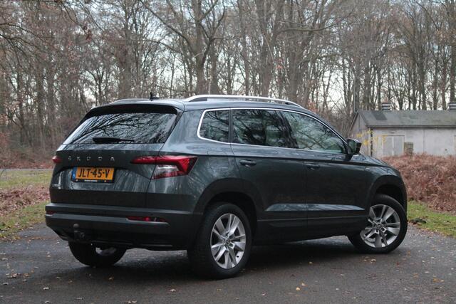 Skoda Karoq 1.5 TSI ACT Business Edition Plus | Trekhaak | Carplay | ACC | Camera