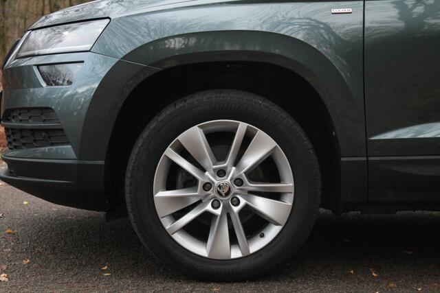 Skoda Karoq 1.5 TSI ACT Business Edition Plus | Trekhaak | Carplay | ACC | Camera