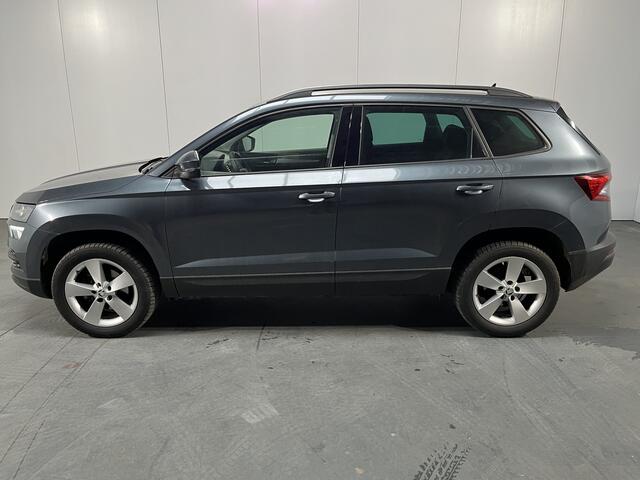 Skoda Karoq 1.0 TSI Ambition / CRUISE CONTROL/ SMARTLINK/ PARK. SENSOREN/ NAVI/ 17" LMV/ CLIMA/ STOEL VERWARM.