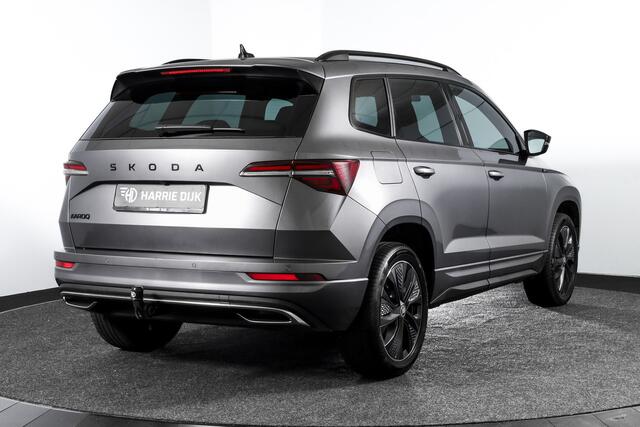 Skoda Karoq 1.5 TSI ACT Sportline Business 150 PK - Automaat | Elek. Trekhaak | Dig. Cockpit | Adapt. Cruise | PDC | Camera | NAV + App. Connect | ECC | DAB | LM 18" | 2863