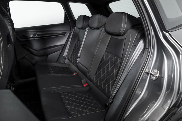 Skoda Karoq 1.5 TSI ACT Sportline Business 150 PK - Automaat | Elek. Trekhaak | Dig. Cockpit | Adapt. Cruise | PDC | Camera | NAV + App. Connect | ECC | DAB | LM 18" | 2863