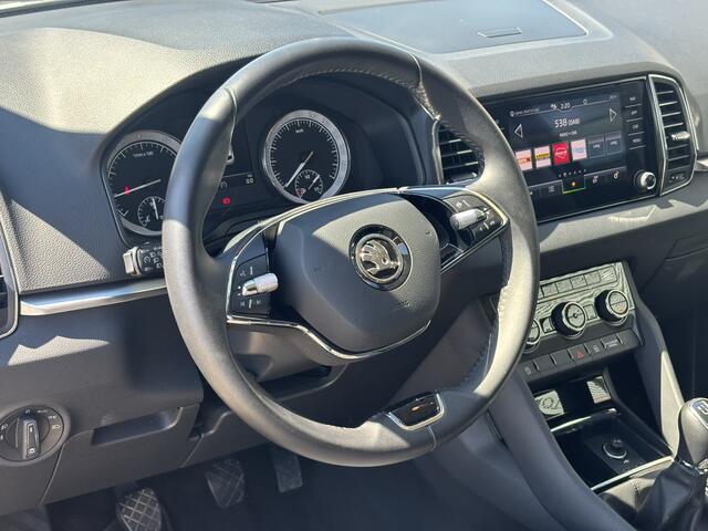 Skoda Karoq 1.0 TSI Business Edition / Applecarplay/Androidauto / Trekhaak Wegklapbaar / Electr. achterklep / Keyless / Led verlichting / Parkeersensoren