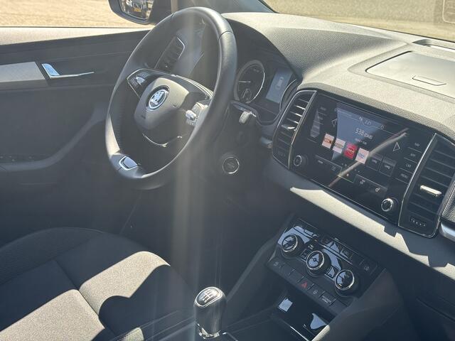 Skoda Karoq 1.0 TSI Business Edition / Applecarplay/Androidauto / Trekhaak Wegklapbaar / Electr. achterklep / Keyless / Led verlichting / Parkeersensoren