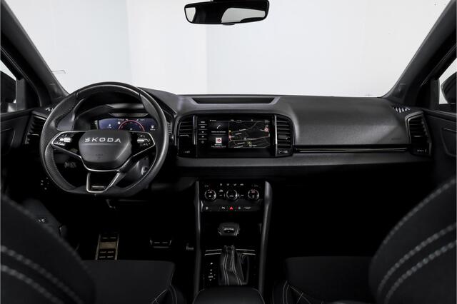 Skoda Karoq 1.5 TSI ACT Sportline Business 150 PK - Automaat | Elek. Trekhaak | Dig. Cockpit | Adapt. Cruise | PDC | Camera | NAV + App. Connect | ECC | DAB | LM 18" | 2824