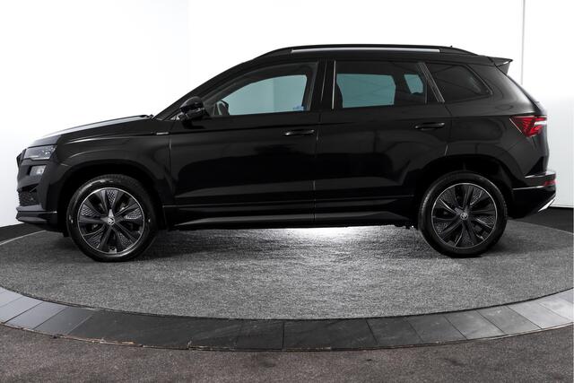 Skoda Karoq 1.5 TSI ACT Sportline Business 150 PK - Automaat | Elek. Trekhaak | Dig. Cockpit | Adapt. Cruise | PDC | Camera | NAV + App. Connect | ECC | DAB | LM 18" | 2824