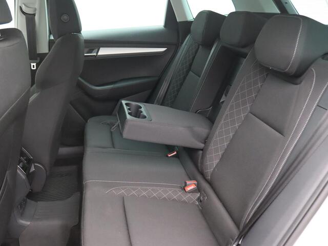 Skoda Karoq 1.5 TSI Business Edition Plus 150PK Trekhaak, Achterruitrijcamera, Keyless, Stoelverwarming, Navi, Cruise Control, Apple Carplay/Android Auto, Parkeersensor voor+achter, 17" LM Velgen