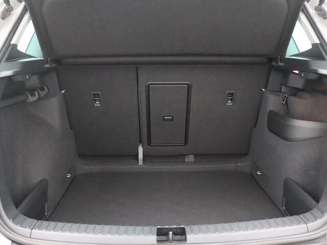 Skoda Karoq 1.5 TSI Business Edition Plus 150PK Trekhaak, Achterruitrijcamera, Keyless, Stoelverwarming, Navi, Cruise Control, Apple Carplay/Android Auto, Parkeersensor voor+achter, 17" LM Velgen