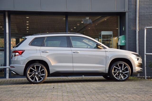Skoda Karoq 1.5 TSI 150PK ACT Sportline Business DSG Automaat | Org. NL | BOVAG Garantie | Trekhaak | 19'' Velgen | Virtual Cockpit | Achteruitrijcamera | Stoel/Stuur&Voorruitverwarming |
