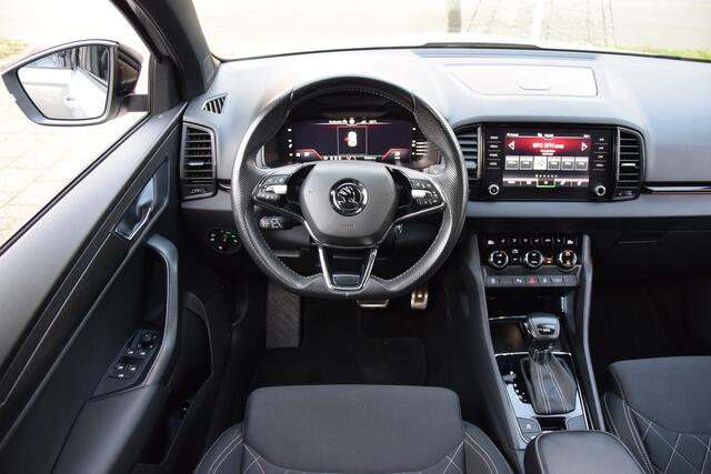 Skoda Karoq 1.5 TSI 150PK ACT Sportline Business DSG Automaat | Org. NL | BOVAG Garantie | Trekhaak | 19'' Velgen | Virtual Cockpit | Achteruitrijcamera | Stoel/Stuur&Voorruitverwarming |