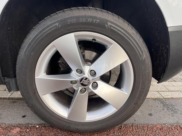 Skoda Karoq 1.0 TSI Style Automaat Navi Stoelverw. Pdc Lmv Trekhaak