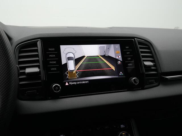 Skoda Karoq 1.5 TSI ACT 150 pk DSG Sportline | Trekhaak | Matrix LED | Stuur-/achterbankverwarming | Achteruitrijcamera