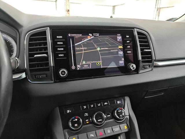 Skoda Karoq 1.5 TSI ACT Business Edition Plus / AUTOMAAT/ CAMERA/ PARK. SENSOREN/ CLIMA/ NAVI/ 17" LMV