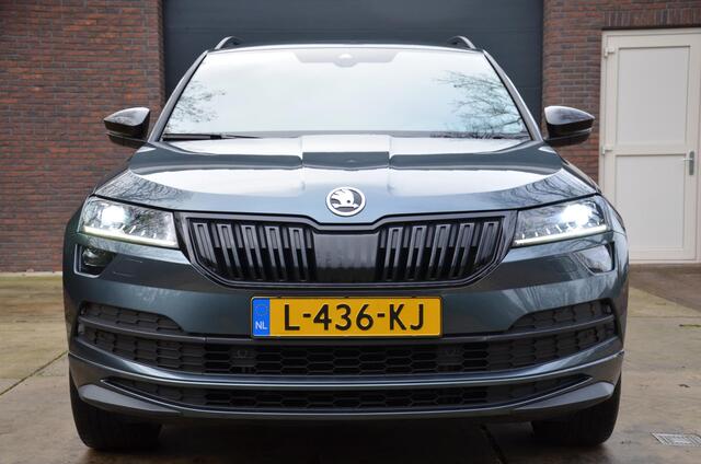 Skoda Karoq 1.5 TSI ACT Sportline Business Automaat/Navi/Led/Pdc/Ecc/Stoel & stuurverwarming/Virtual Cockpit/Achteruitrijcamera/Cr-Control adaptief/Privacy-Glass/wegklapbare Trekhaak