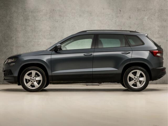 Skoda Karoq 1.5 TSI ACT Sportline Automaat (APPLE CARPLAY, KEYLESS ENTRY, STOELVERWARMING, SPORTSTOELEN, GETINT GLAS, WITTE STIKSELS, CLIMATE CONTROL, BLUETOOTH, NIEUWSTAAT)