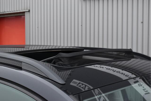 Skoda Karoq 1.0 TSI Business Edition Panorama, Carplay, PDC, Navi DAB, Navi