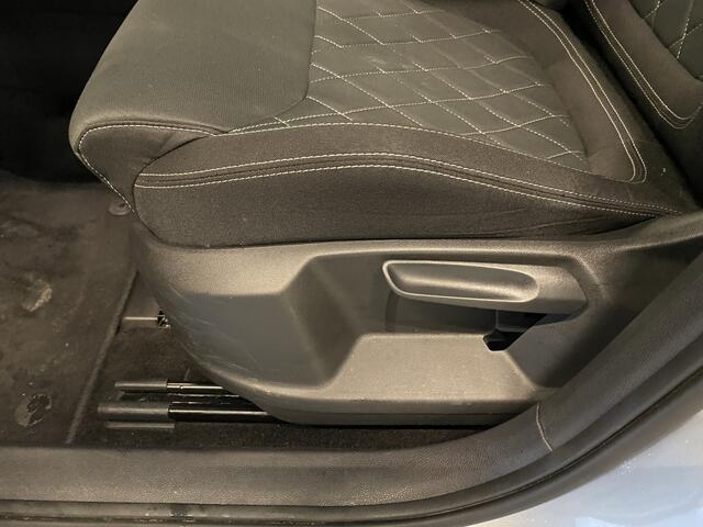 Skoda Karoq 1.5 TSI ACT Sportline Business Camera, Stoelverwarming & Elektrische Kofferklep