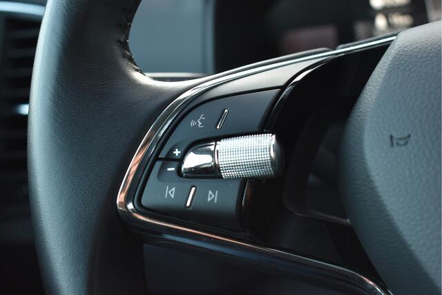 Skoda Karoq 1.5 TSI ACT Business Edition Virtual cockpit, Cruise, Camera, Carplay, PDC, Climatronic