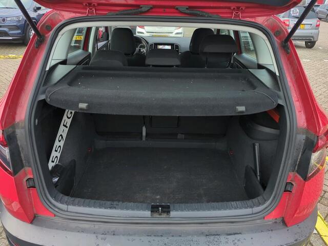 Skoda Karoq 1.5 TSI 150pk DSG ACT Business Edition Plus / Zwenkbare trekhaak / Navigatie / Camera / 17'' LMV
