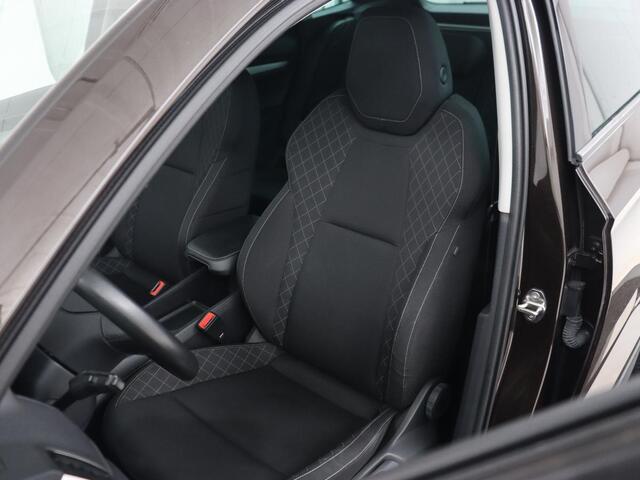 Skoda Karoq 1.0 TSI Style | Camera | Carplay | Navigatie | Full LED | Climate control | Parkeerhulp | Cruise control | Bluetooth