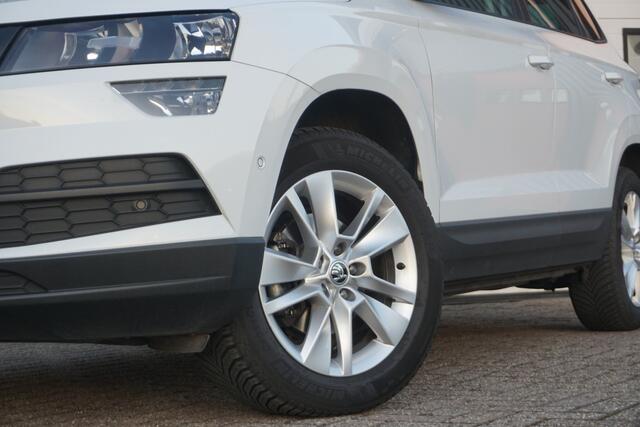 Skoda Karoq 1.0 TSI Business | TREKHAAK | STOELVERWARMING | METALLIC WIT | ACC | VIRTUAL COCKPIT |