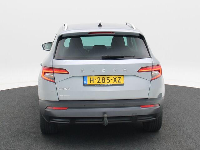 Skoda Karoq 1.5 TSi ACT Ambition 150 Pk | Wegklapbare Trekhaak | Camera | Navigatie | CarPlay | Stoelverwarming | 17 Inch