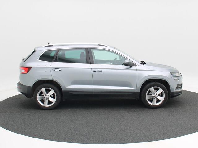 Skoda Karoq 1.5 TSi ACT Ambition 150 Pk | Wegklapbare Trekhaak | Camera | Navigatie | CarPlay | Stoelverwarming | 17 Inch