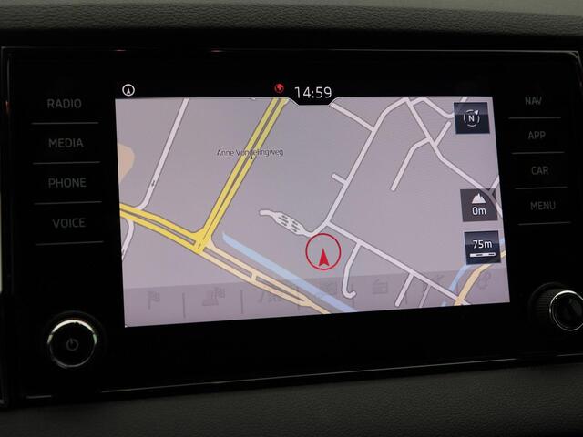 Skoda Karoq 1.5 TSi ACT Ambition 150 Pk | Wegklapbare Trekhaak | Camera | Navigatie | CarPlay | Stoelverwarming | 17 Inch