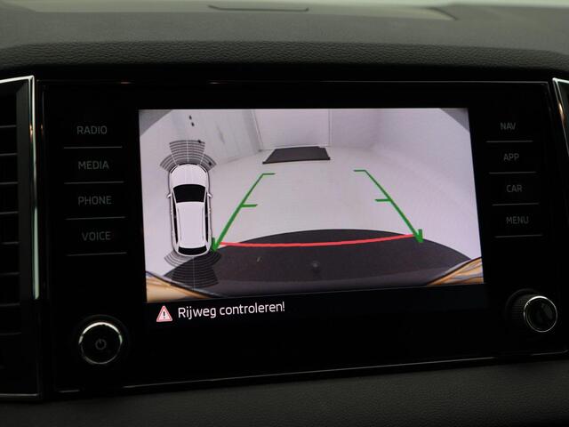 Skoda Karoq 1.5 TSi ACT Ambition 150 Pk | Wegklapbare Trekhaak | Camera | Navigatie | CarPlay | Stoelverwarming | 17 Inch