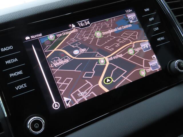 Skoda Karoq 1.5 TSI ACT Style | camera | achterklep elektrisch | adaptive cruise | navi | stoelverwarming