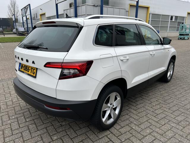 Skoda Karoq 1.0 TSI Style Bus. NAV CAMERA CARPLAY LED.
