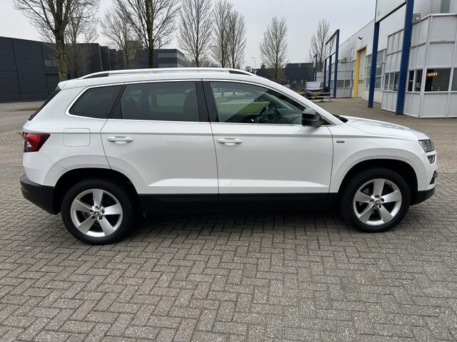 Skoda Karoq 1.0 TSI Style Bus. NAV CAMERA CARPLAY LED.
