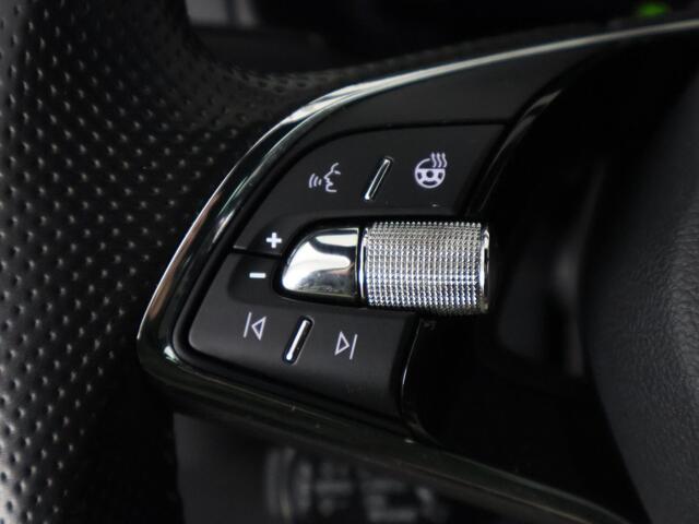 Skoda Karoq 1.5 TSI ACT Sportline Business Automaat | Navigatie | 1e eigenaar | Trekhaak |