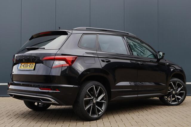 Skoda Karoq 1.5 TSI ACT Sportline Business Automaat | Virtual Cockpit | Trekhaak | Panoramadak | Adaptieve Cruise | Stoelverwarming | Camera | Canton