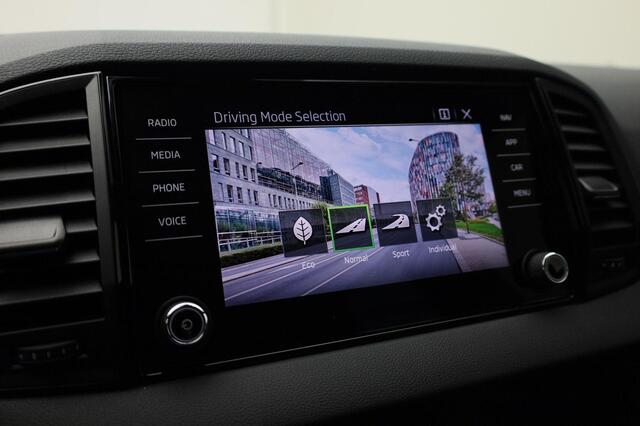 Skoda Karoq 1.5TSI/150PK ACT Sportline Business · Navigatie · Apple/Android Car Play · Camera + Parkeersensoren · Garantie t/m 22-02-2028 of 100.000km.