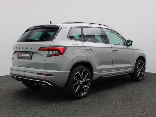 Skoda Karoq 1.5 TSI ACT Sportline Business 150PK DSG Trekhaak, Canton Audio, 19" LM Velgen, Elektr. Achterklep, Keyless, Adaptieve Cruise Controle, Achteruitrijcamera, Side Assist, Stoelverwarming, Voorruitverwarming