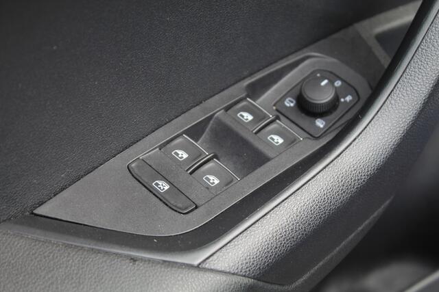 Skoda Karoq 1.0 TSI Style Business//Navi//Camera//Stoelverwarming//Trekhaak!!