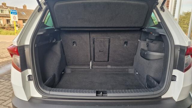 Skoda Karoq 1.5 TSI ACT Ambition Business, Metallic, Pano, Stoelverwarming