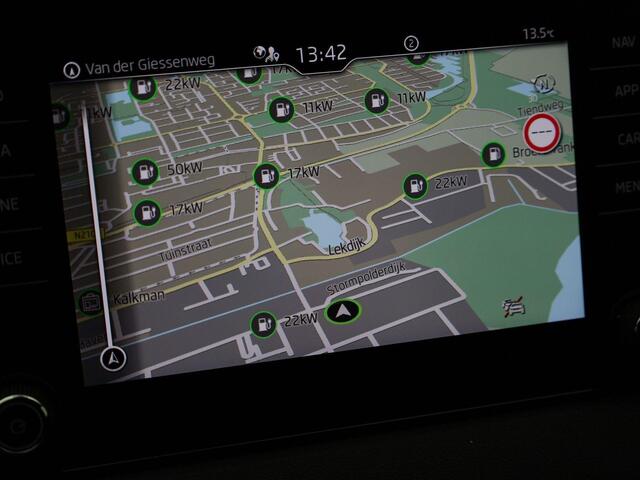 Skoda Karoq 1.0TSI/115PK Selection · Navigatie · Apple/Android Car Play · Camera + Parkeersensoren · Garantie t/m 27-03-2027