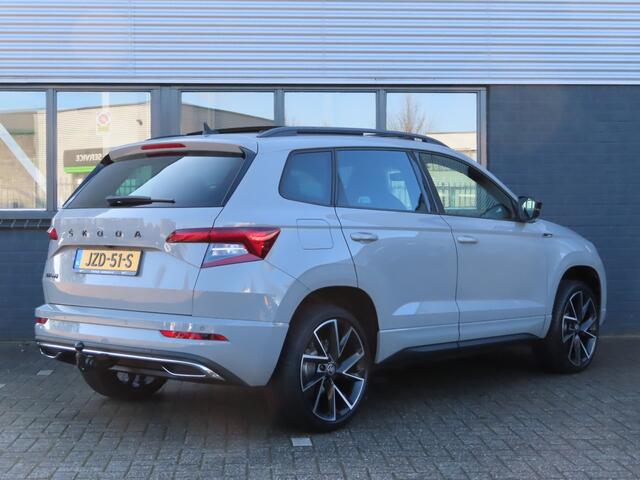 Skoda Karoq 1.5 TSI ACT Sportline Business DSG | pano dak | wegklapbare trekhaak | groot navi | voorstoelen + achterbank verwarmd | voorrruitverwarming