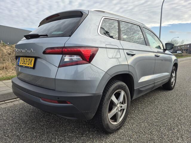 Skoda Karoq 1.0 TSI Business Edition Parkeersensoren / Stoelverwarming.