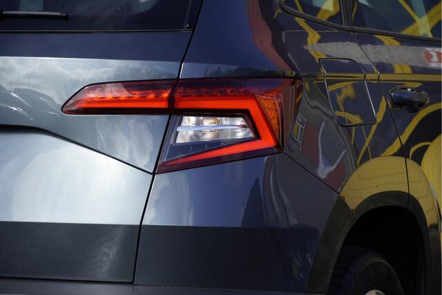 Skoda Karoq 1.0 TSI Ambition BJ2019 Lmv 17" | Led | Pdc | Afneembare trekhaak | Achteruitrijcamera | App-Connect | Airco | Cruise control