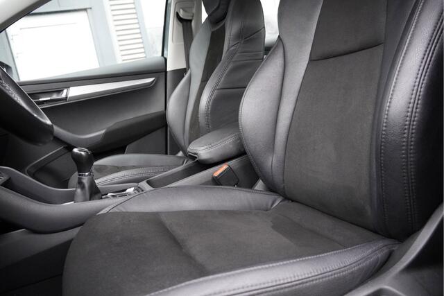 Skoda Karoq 1.0 TSI Ambition BJ2019 Lmv 17" | Led | Pdc | Afneembare trekhaak | Achteruitrijcamera | App-Connect | Airco | Cruise control