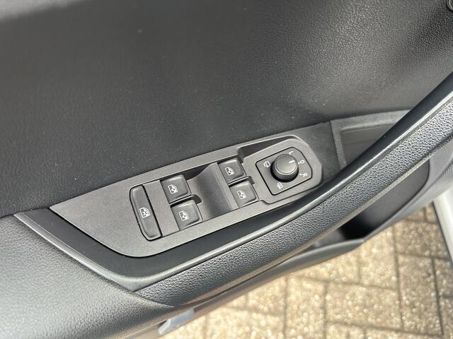 Skoda Karoq 1.5 TSI ACT Business Edition | Trekhaak | Dodehoek detectie