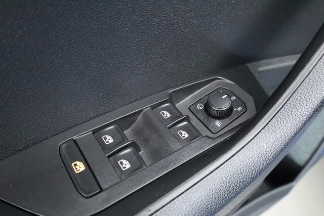 Skoda Karoq 1.5 TSI ACT Style DSG | Navi | Adapt. Cruise | Camera | Keyless | All Season | Apple CarPlay | Stoelverw.