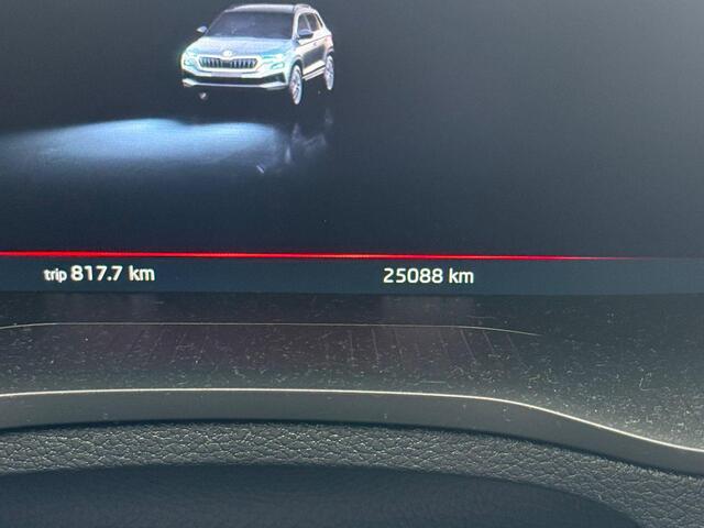 Skoda Karoq 1.5 TSI ACT Sportline Business 150pk | Wegklapbare trekhaak | Navigatie via APP | Verlengde garantie | Verwambare stoelen voor en achter