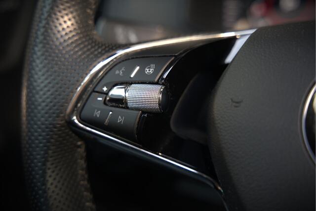 Skoda Karoq 1.5 TSI ACT Sportline Business | Panoramadak | Stoelverwarming | Stuurverwarming | Canton | Keyless | Apple Carplay | Camera | Adaptive Cruise Control | Dodehoekdetectie