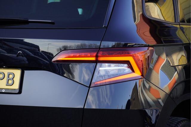 Skoda Karoq 150PK! Automaat Sportline Business BJ2021 | Lmv 19" | Led V+A | Keyless entry | Pdc V+A | Panoramadak | Elek. trekhaak | Verwarmde voorruit | Achteruitrijcamera | App-Connect | Navi | Virtual cockpit | Voorstoelen verwarmd/stuur