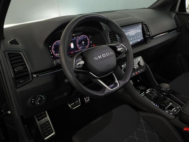 Skoda Karoq 1.5 TSI ACT Sportline Business 150 pk Automaat (DSG) | Verlengde garantie | Navigatie | Panoramadak | Parkeersensoren (Park assist) | Rondomzicht camera | Stoelverwarming v/a |