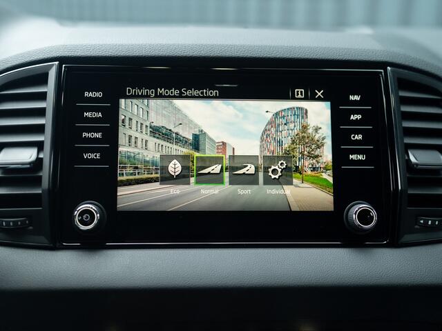 Skoda Karoq 1.5 TSI ACT Sportline Business | Elk. A-klep | Camera | Lane Assist | Stoel & Stuur verw. | Prijs Rijklaar!!